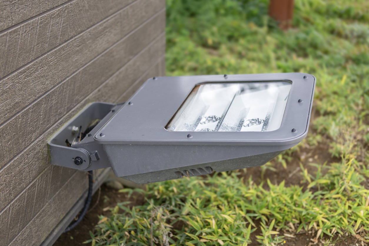 Outdoor wall-mounted LED floodlight fixture
